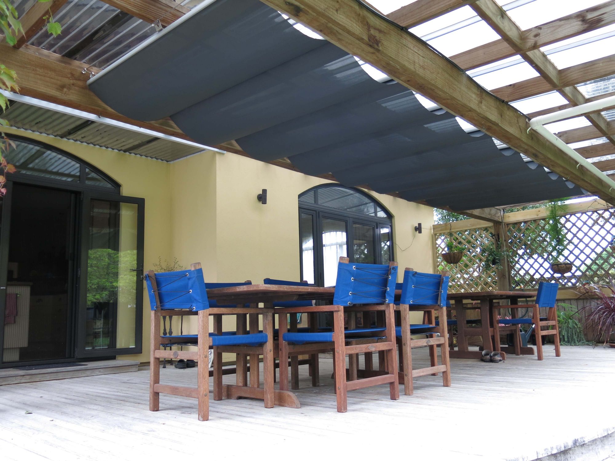 retractable shade sail